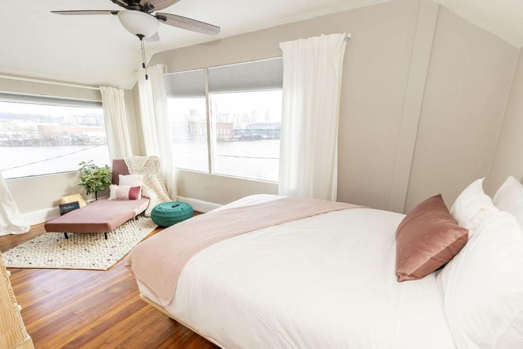 Cozy Riverfront Bungalow With Stunning Views Covington Exterior foto