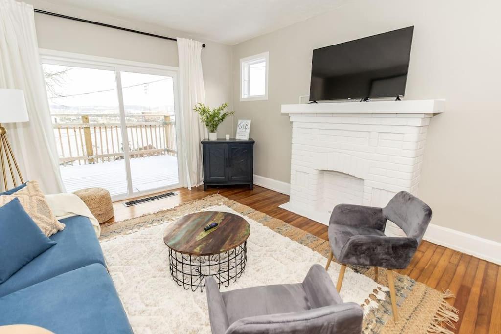 Cozy Riverfront Bungalow With Stunning Views Covington Exterior foto