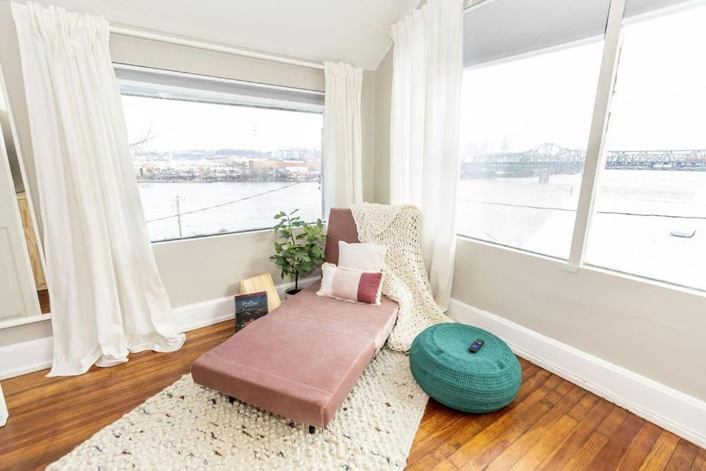 Cozy Riverfront Bungalow With Stunning Views Covington Exterior foto